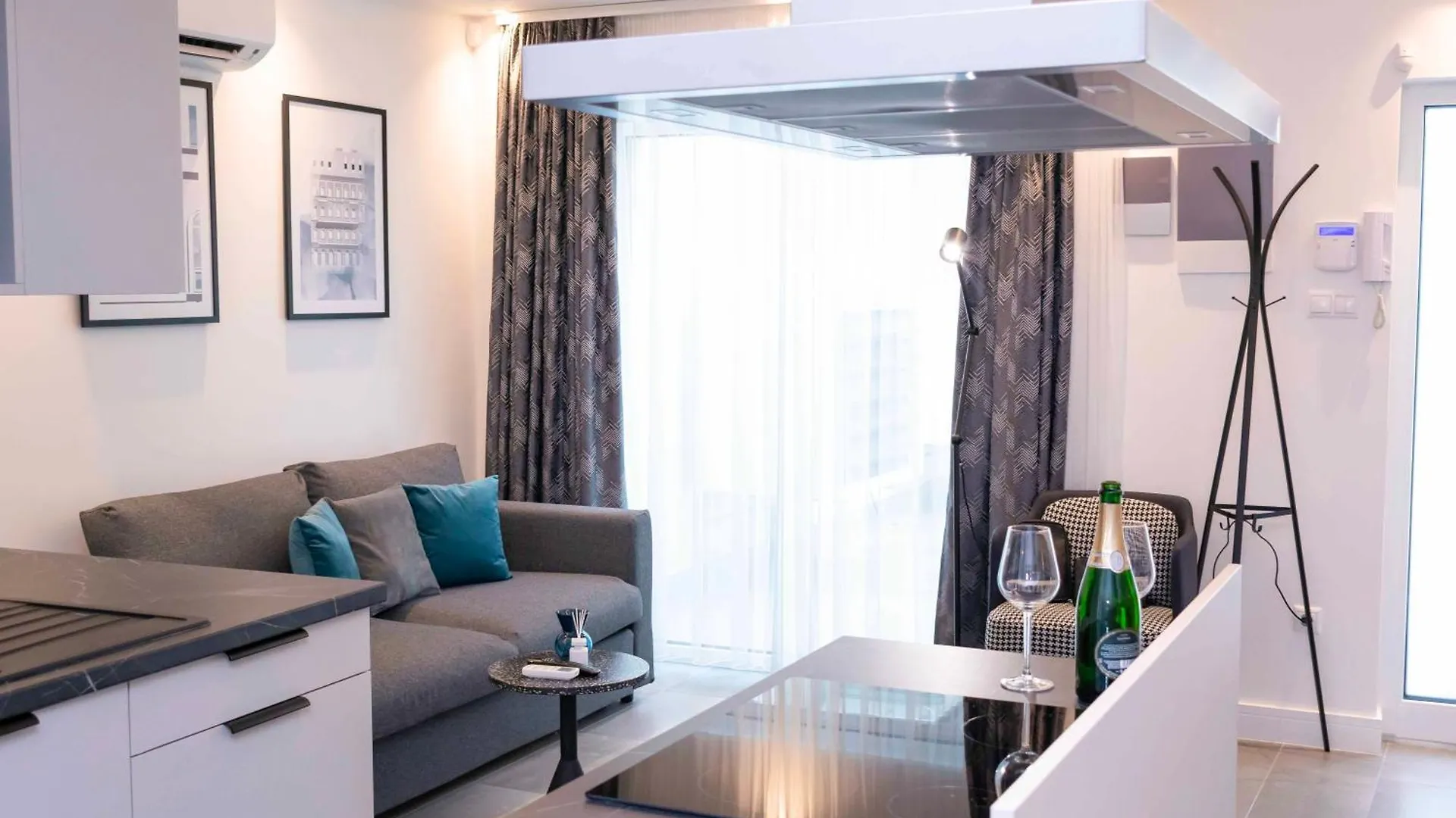 Luxury Cozy 2 Bdr Downtown Apt.6 Budapest 0*,  Hungary