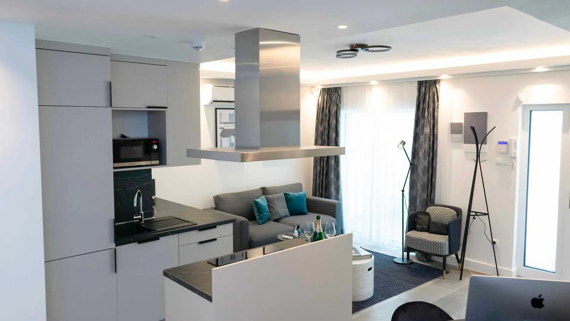 Luxury Cozy 2 Bdr Downtown Apt.6 Budapest Apartment